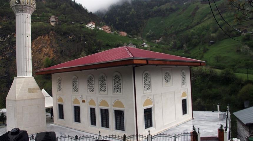 Giresun&rsquo;da tek &ouml;rneği bulunan cami ibadete a&ccedil;ıldı