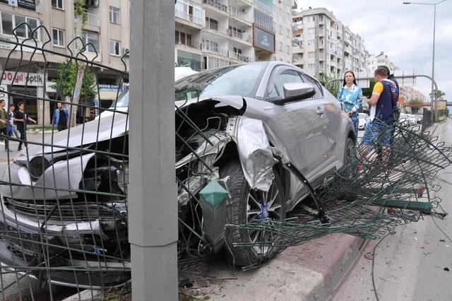 Otomobilde uyuşturucu kullanan gençler, zincirleme kazaya yol açtı