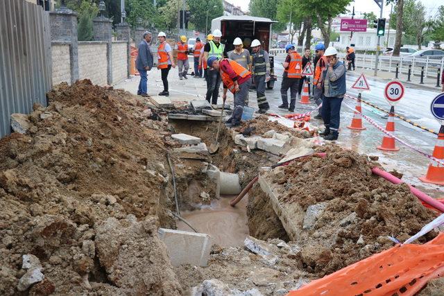 (Geniş haber) - Pendik'te doğalgaz borusu delindi, alevler metrelerce yükseldi: 1 yaralı