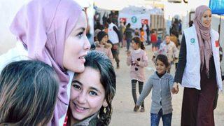 Gamze Özçelik Afrika yolcusu! Yardımdan yardıma koşuyor