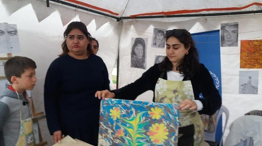 Uşak Gençlik Festivalinde ebru sanatına yoğun ilgi