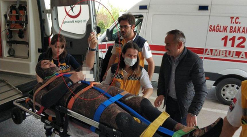 Karnına saplanan zıpkınla hastaneye kaldırıldı