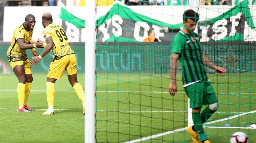 Akhisar mucizelere bıraktı!