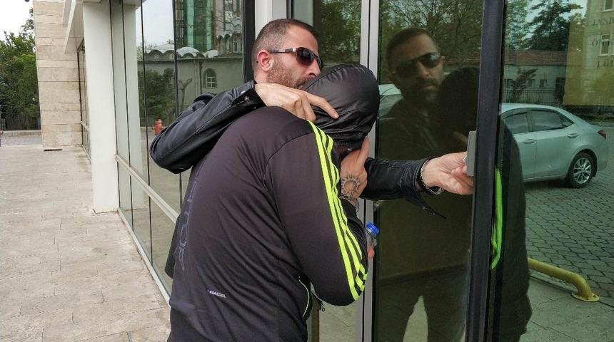 Kokainle yakalanan gen&ccedil; tutuklandı