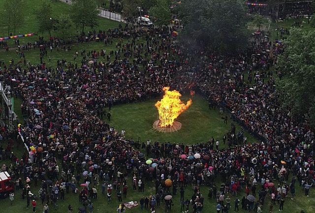 Kakava ateşi sağanak altında yandı 3