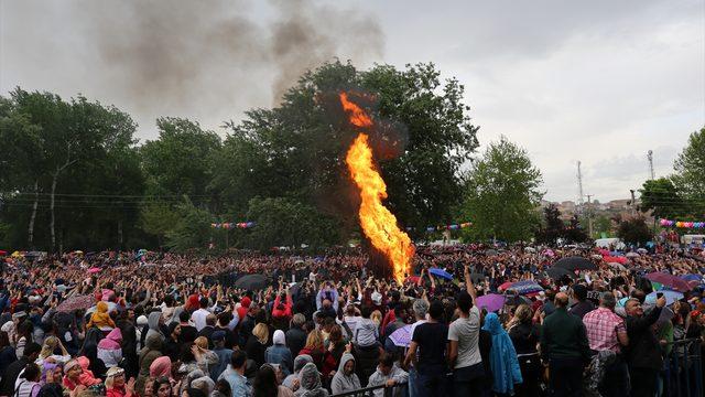 Kakava ateşi sağanak altında yandı