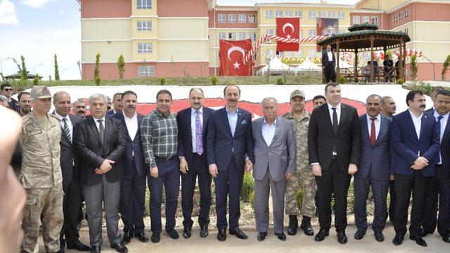 Siverek’te 50 milyon TL’lik eğitim kompleksi törenle açıldı