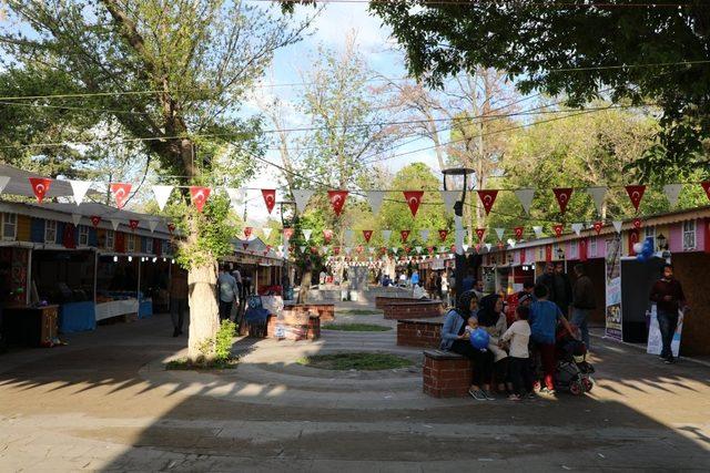 Erzincan Belediyesi’nin “Yerel Ticaret Fuarı” açıldı