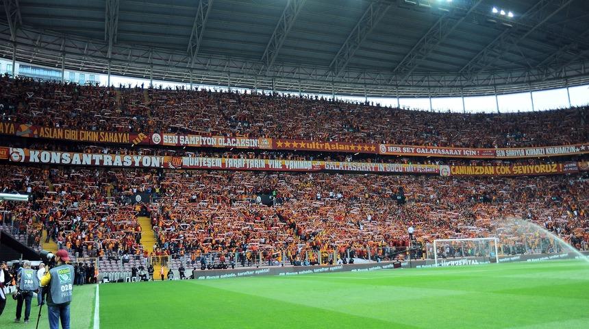 Galatasaray T&uuml;rk Telekom Stadı'nda seyirci rekoru kırdı