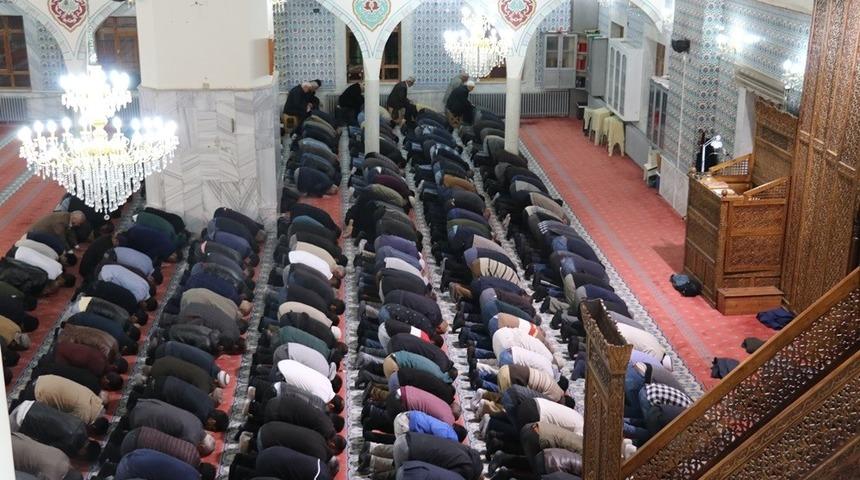 Van’da ilk teravih namazı kılındı