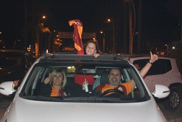 Galatasaray’ın galibiyetini turistler de kutladı