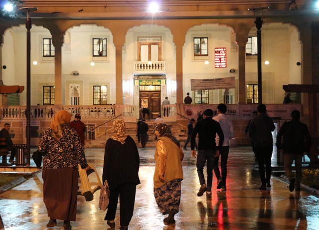 Denizli'de ilk teravih kılındı