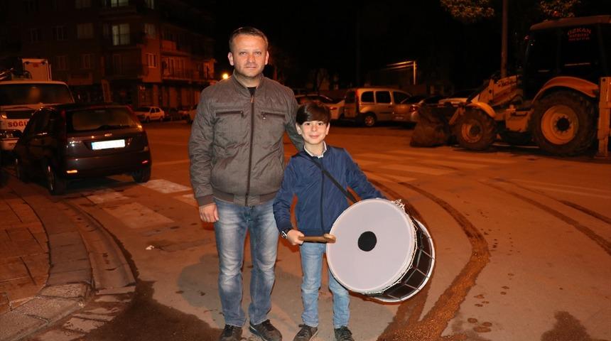 9 yaşındaki ramazan davulcusunun mesaisi