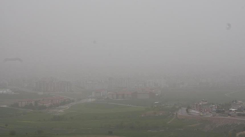 Meteoroloji'den son dakika uyarıları geldi: Yağmur, r&uuml;zgar ve toz taşınımı...