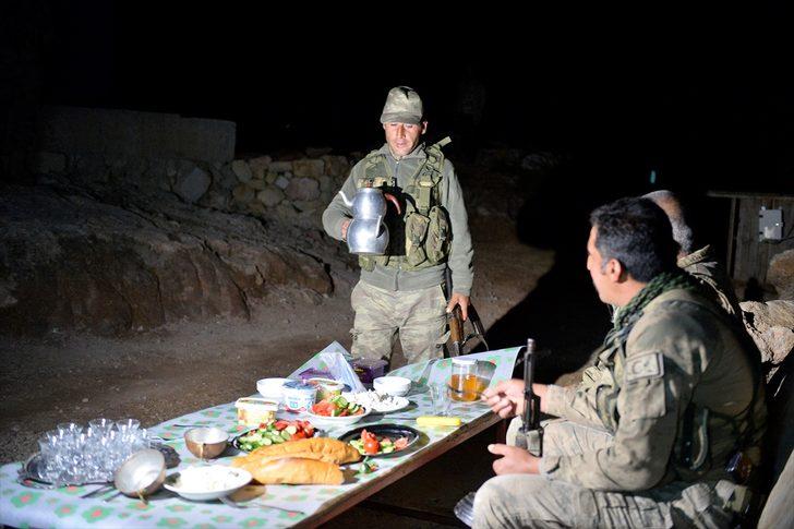  Vatan nöbetinde bin 100 rakımlı tepede ilk sahur G2