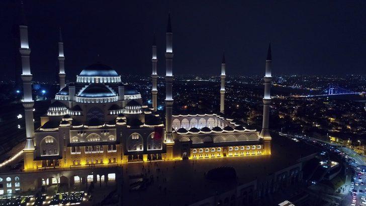Cumhurbaşkanı Erdoğan açmıştı! Çamlıca Camii'nde teravih yoğunluğu G2