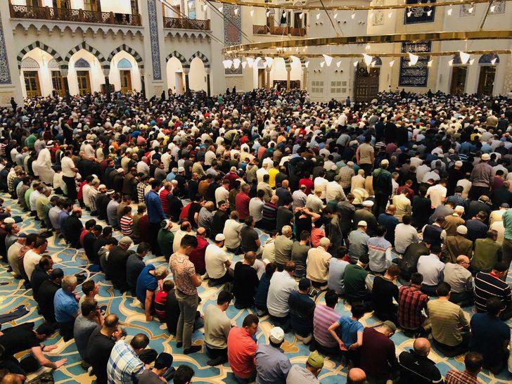 Cumhurbaşkanı Erdoğan açmıştı! Çamlıca Camii'nde teravih yoğunluğu G3
