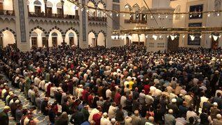 Cumhurbaşkanı Erdoğan açmıştı! Çamlıca Camii'nde teravih yoğunluğu