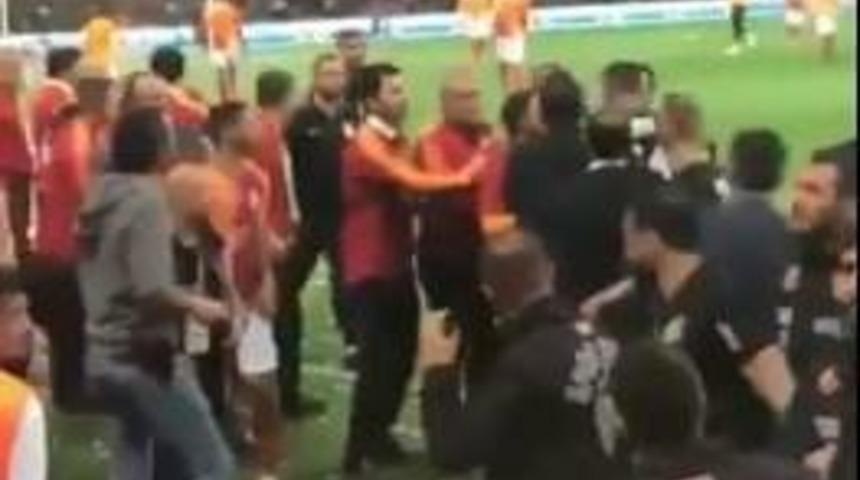 Burak Yılmaz ile Galatasaraylı isim birbirine girdi