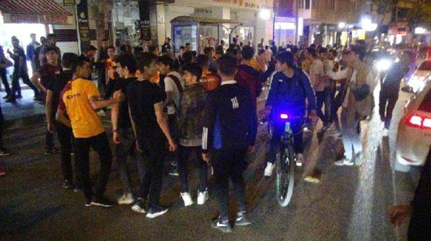 Adıyaman'da Galatasaraylı ve Beşiktaşlı taraftarlar arasında arbede