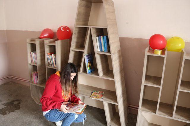 UltrAslan AtaUni, k&ouml;y okuluna k&uuml;t&uuml;phane kurdu 2