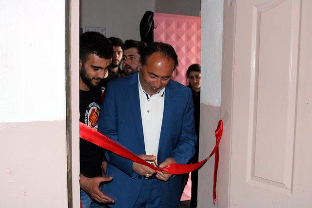 UltrAslan AtaUni, k&ouml;y okuluna k&uuml;t&uuml;phane kurdu 3