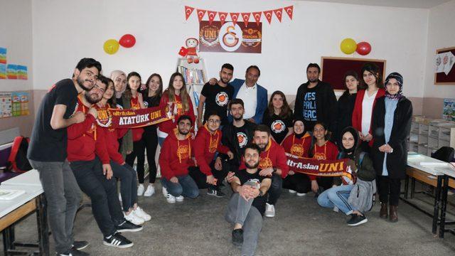 UltrAslan AtaUni, köy okuluna kütüphane kurdu