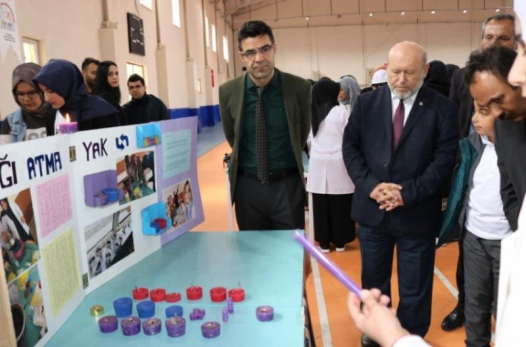 Patnos 15 Temmuz Şehitleri Anadolu İmam Hatip Lisesi  tarafından T&Uuml;BİTAK Bilim Fuarı d&uuml;zenlendi