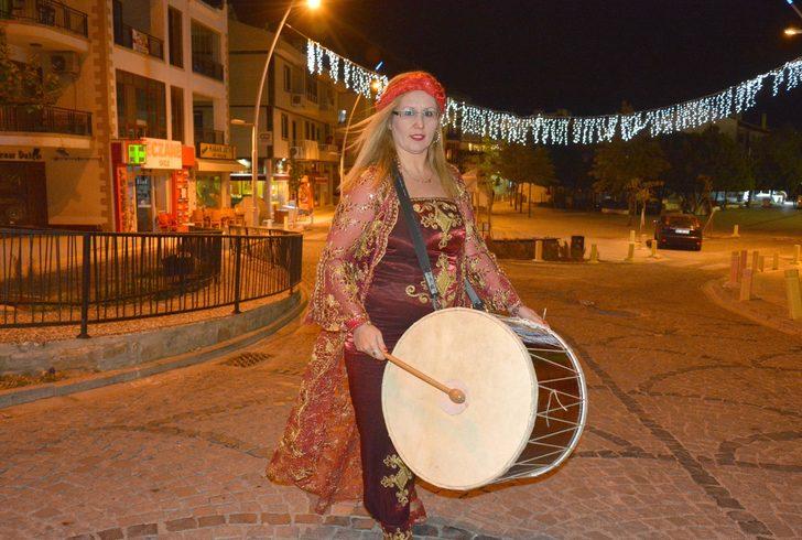 Datçalılar, kadın davulcunun manileriyle sahura kalkıyor G2