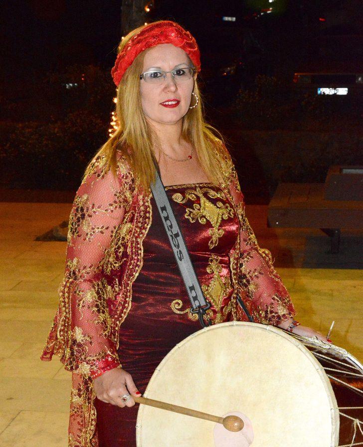 Datçalılar, kadın davulcunun manileriyle sahura kalkıyor G4