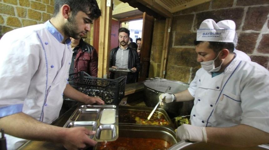Ramazan&rsquo;da iftar sofrası yine Taşhan&rsquo;da kurulacak