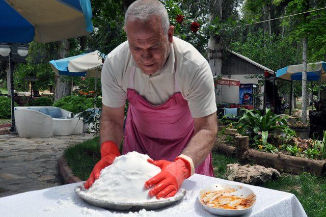 10 kilo tuzun içinde pişiyor