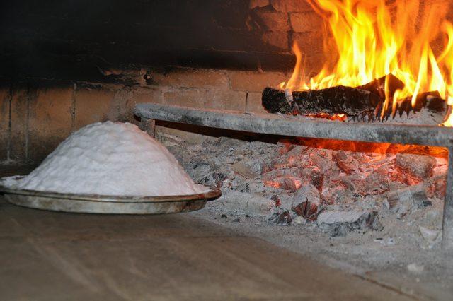 10 kilo tuzun içinde pişiyor