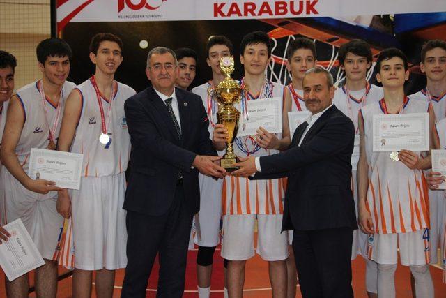 Basketbol Yıldızlar Türkiye Şampiyonları kupalarını aldı