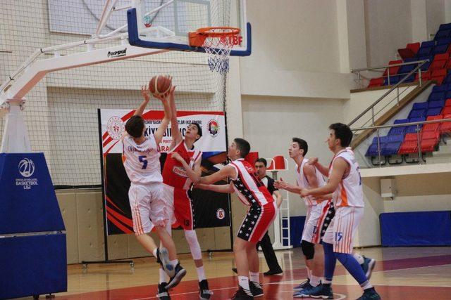 Basketbol Yıldızlar Türkiye Şampiyonları kupalarını aldı