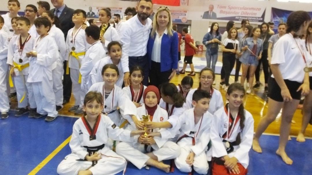 Burhaniye&rsquo;de spor şenliği coşkusu