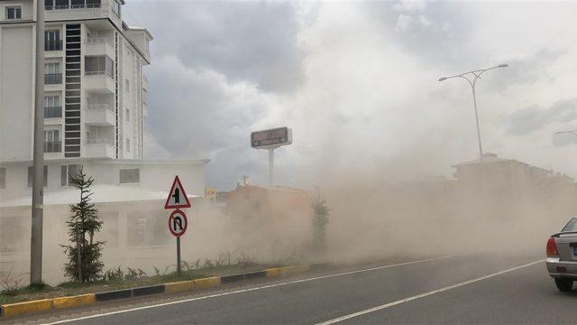 Çevre temizliği yapılırken, her yer toz duman oldu