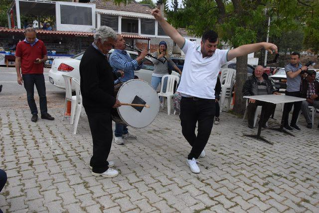 İptal edilen taş ocağı için keşkek pişirdiler, davullu zurnalı kutlama yaptılar