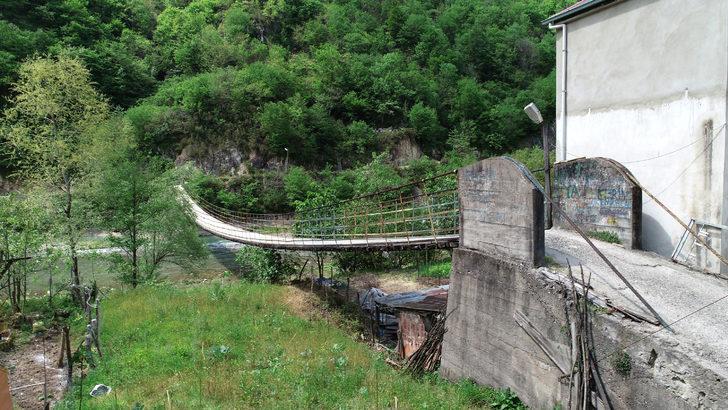 Köylerine ulaşabilmek için ölümle burun buruna geliyorlar G5