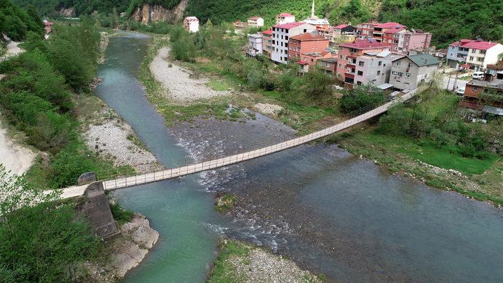 Köylerine ulaşabilmek için ölümle burun buruna geliyorlar G1