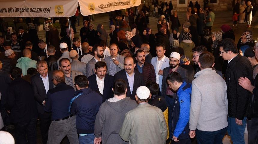 Konya’da Ramazan ayının ilk teravih coşkusu yaşandı