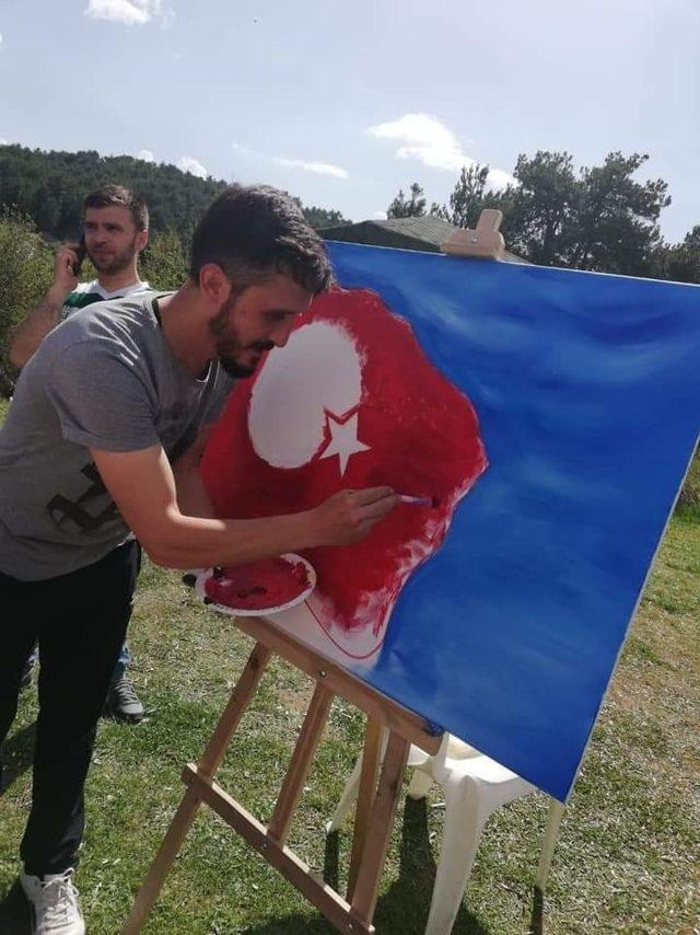300 kişi Türk bayrağı yaptı