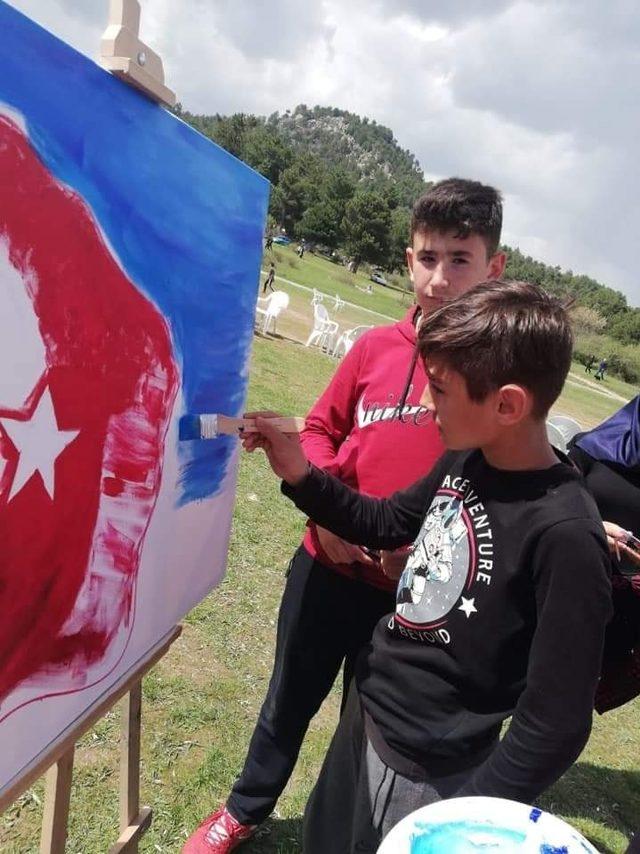 300 kişi Türk bayrağı yaptı