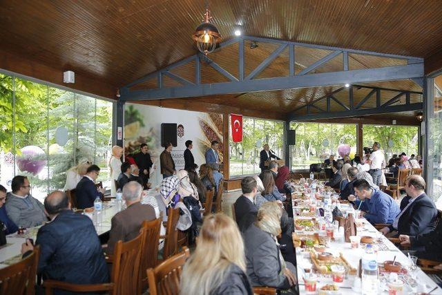 Yazarlık Okulu Mezunlarını Verdi