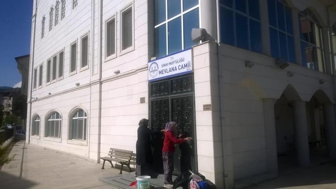 Simav&rsquo;daki camilerde Ramazan temizliği