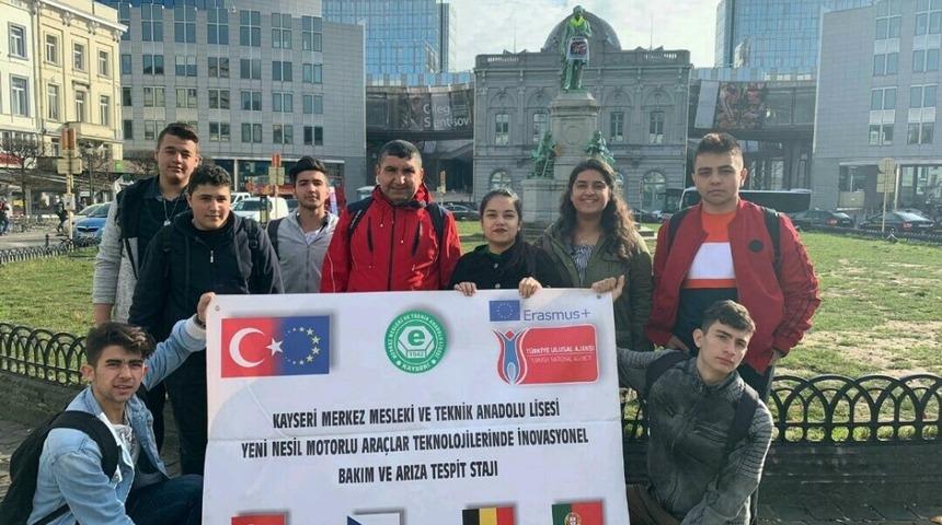 Kayserili &ouml;ğrenciler Bel&ccedil;ika&rsquo;da motor bakım stajı yaptı