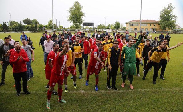 Döşemealtı Futbol Takımı namağlup şampiyon oldu