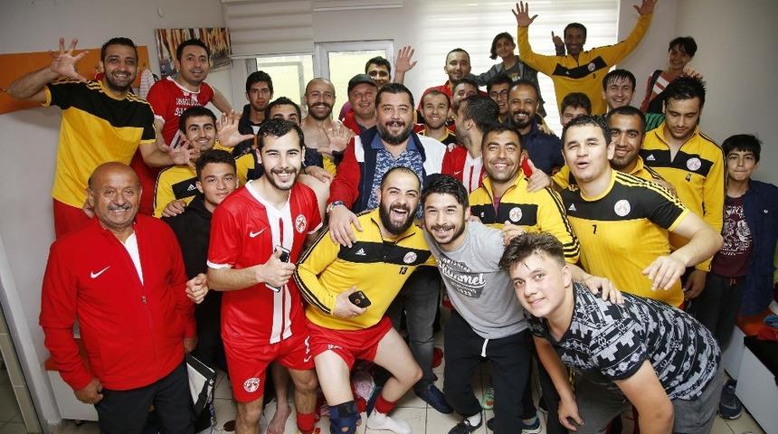 Döşemealtı Futbol Takımı namağlup şampiyon oldu