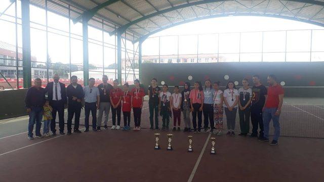 Osmaniye’de Küçük Kızlar Tenis İl Birinciliği