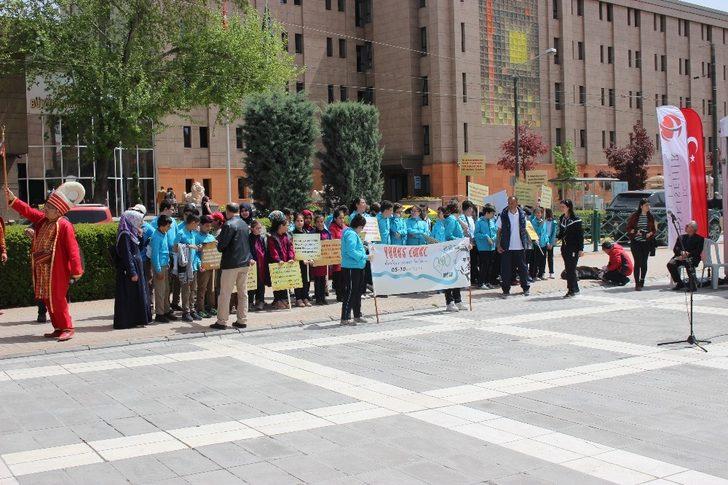 Yunus Emre Haftası’nda kortej yürüyüşü G5